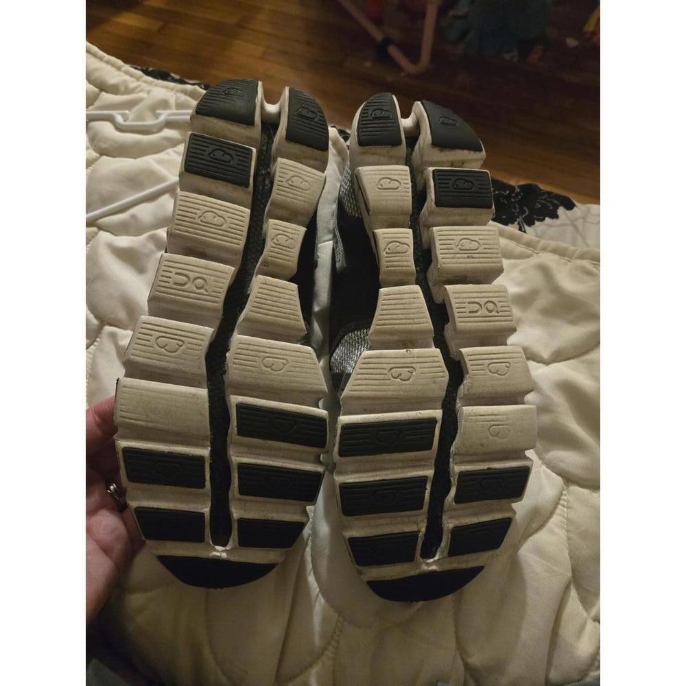 On Running Men's 8.5 Cloud Sneakers - Black and Gray - Picture 4 of 5
